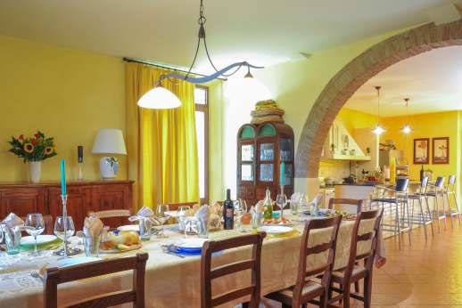 Villa D'Elsa - Dining room leading through to the kitchen.