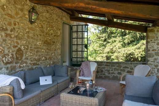 Casalta - Perfect for al fresco meals.