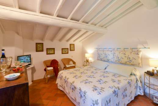 Casalta - First floor air conditioned double bedroom with en suite bathroom.