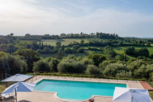 Santa Gelsa - To the rear of the villa a short paved path leads to the swimming pool, 6 x 14 meters with a constant depth of 1.45 meters.