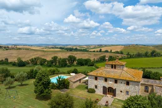 La Piana - The beautiful countryside at the heart of the famous Crete Senesi.