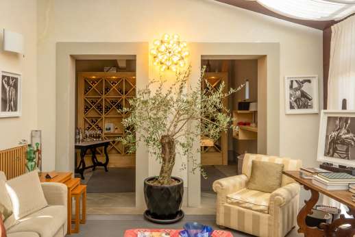 Villa Albizi - The ground floor sitting room with access to the external dining area