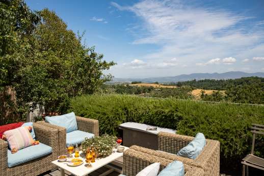 La Ciambella - Shaded seating area, with views.