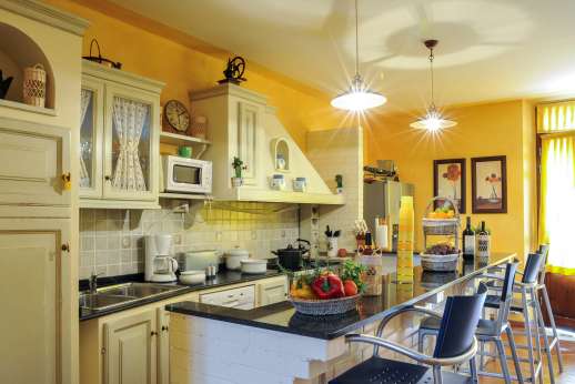 Villa D'Elsa (x 10 people) with Staff & Cook