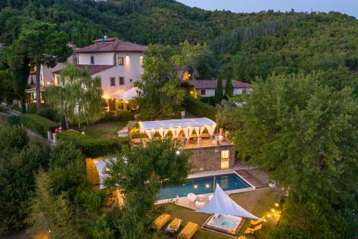 Villa Albizi - More seating on the terrace above the pool