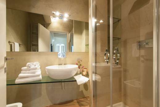 Villa Di Masseto - En suite bathroom.