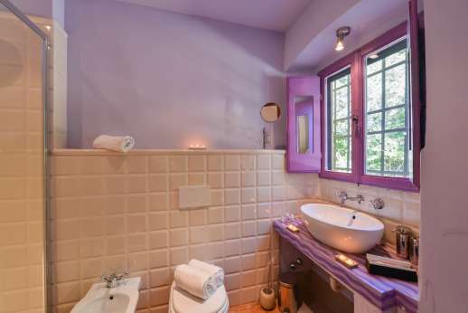 Tenuta Almabrada - En-suite bathroom to bedroom Lilla