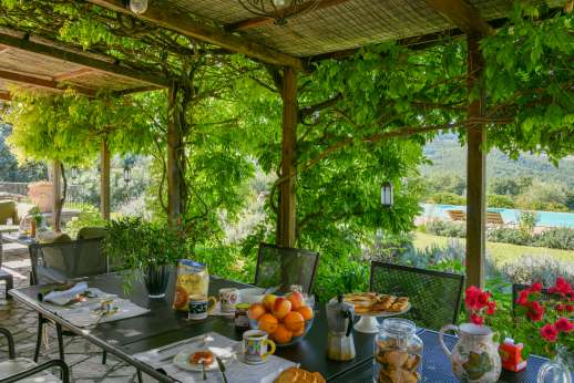 La Pianstella - Full view of the spacious loggia.