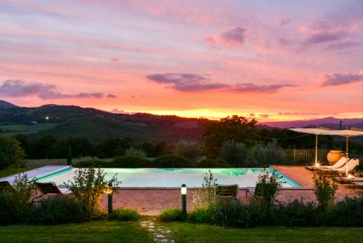 La Pianstella - Pool terrace, offers wonderful views over across the Tiber Valley.