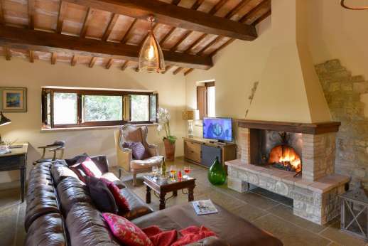 La Pianstella - Sitting room with fireplace