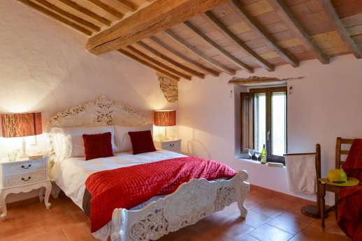 La Pianstella - Air-conditioned double bedroom first floor. Shares a bathroom with the twin bedroom.