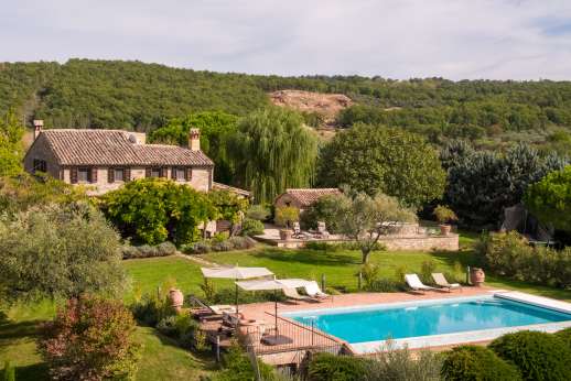 La Pianstella - La Pianstella with Todi only minutes away and the whole of the Tiber Valley at your doorstep, this is a wonderful setting for a truly Umbrian holiday.