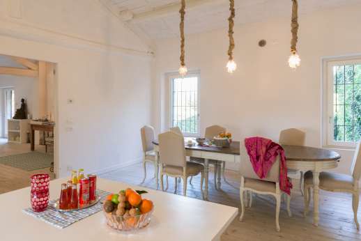 Villa Zambonina (x 18 people) with Staff & Cook