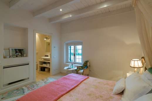 Villa Zambonina (x 18 people) with Staff & Cook