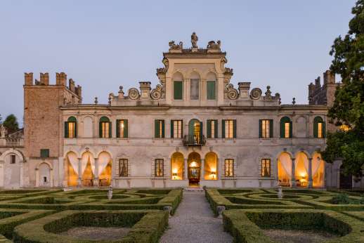 Villa Zambonina (x 18 people) with Staff & Cook