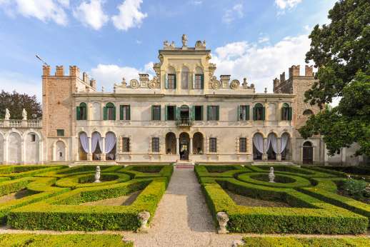 Villa Zambonina (x 18 people) with Staff & Cook
