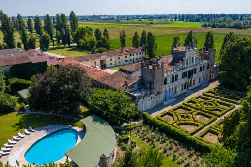 Villa Zambonina (x 18 people) with Staff & Cook