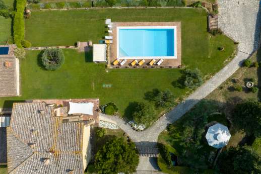 San Leolino - The medieval city of San Gimignano with its towers sits as a back drop to the large infinity-edge swimming pool.