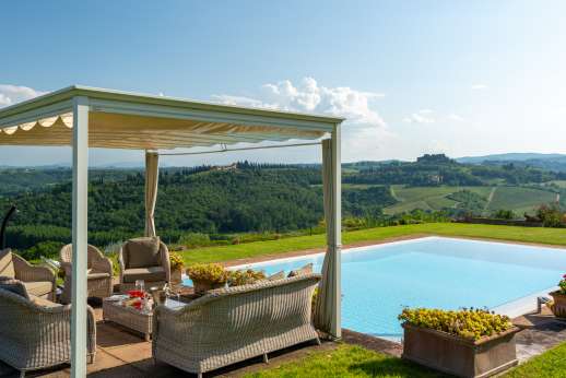 San Leolino (x 10 people) with Staff and Cook - The pool reflecting the blue Tuscan sky and the view of the rolling hills of San Gimignano