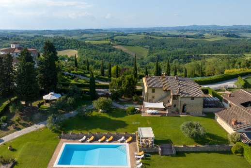San Leolino (x 10 people) with Staff and Cook - Infinity-edge swimming pool, 16 x 8m/51 x 26 feet.