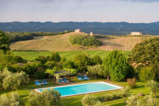 Poggio Alto - Poggio Alto, Gorgeous setting, 360-degree views. Large rooms, top-notch kitchen, huge pool.