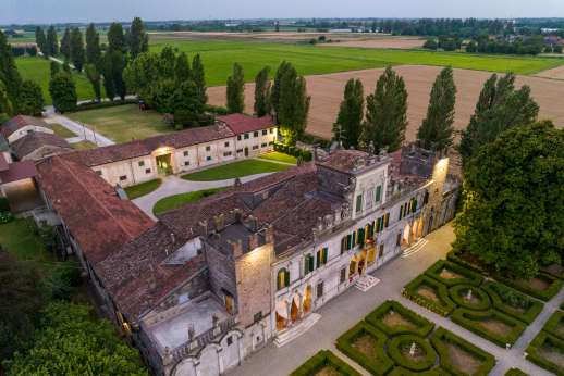 Weddings at Villa Zambonina (x 18 people) - The 15 x 8 meter gated swimming pool and pool house with changing rooms including an outdoor shower.