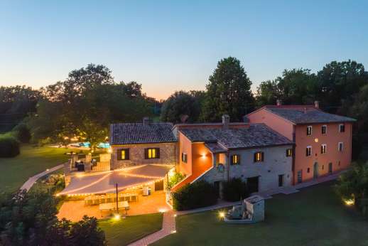 Solomonio - Solomonio is a large welcoming farmhouse that has been recently updated and converted into the perfect rental venue