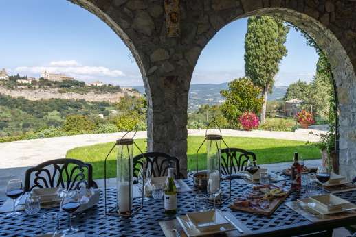 Cipresso Dorato - The dining loggia enjoys magnificent views