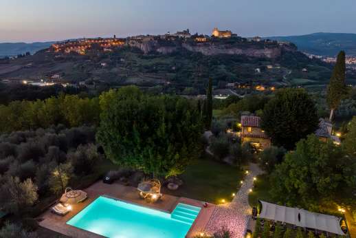 Cipresso Dorato- The nearest shops, supermarkets, bars and restaurants can be found in Orvieto at 2.5 Km/1.55 miles