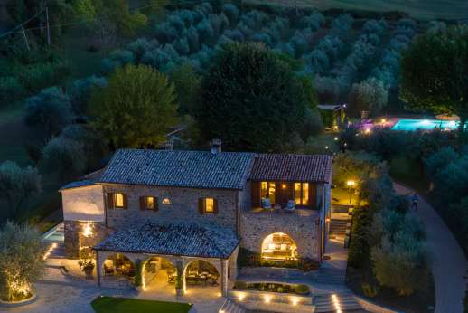 Cipresso Dorato - This beautiful farmhouse is located on the panoramic hills surrounded by olive groves
