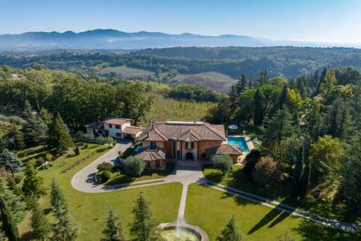 Villa Soele - With a myriad of Umbrian towns and villages nearby, Villa Soele is the perfect holiday setting