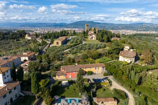 I Giullari - The villa and its grounds