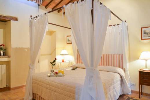 Podere Casalfava - One of the double bedrooms first floor, with private bathroom.