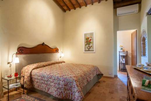 Podere Casalfava - Double bedroom first floor, all bedrooms with private bathroom or en suites.