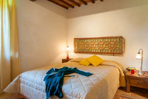 Podere Casalfava - Ground floor, double bedroom with private bathroom with jacuzzi bath.