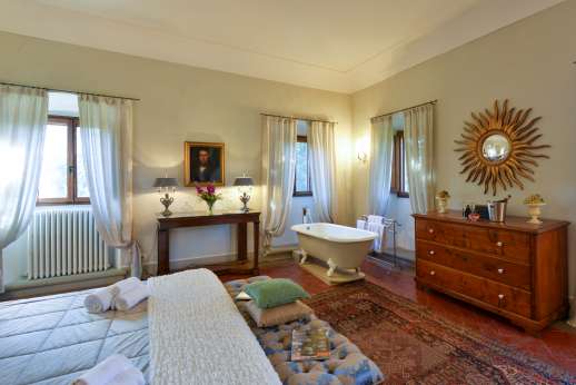 Villa Di Masseto - La Stanza del Marchese with bath tub