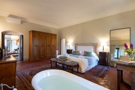 Villa Di Masseto - Bath tub in La Stanza del Marchese