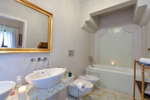 Villa Di Masseto - En suite bathroom with two sinks.