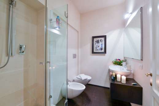 Villa Di Masseto - Bathroom with shower.