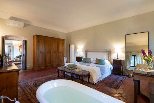 Villa Di Masseto - Bath tub in La Stanza del Marchese
