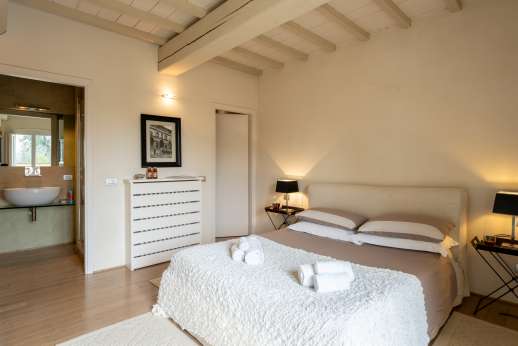 Villa Di Masseto (x 20 people) with Staff & Cook