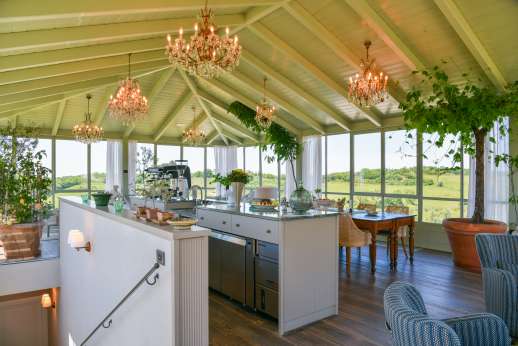 Dadianora - A few steps across from the guest house lead to a large, summer dining pavilion, fully air-conditioned with large glass windows and 360° views