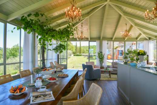 Dadianora - Breakfast and dinner is served here, while guests take in the views of the surrounding undulating Tuscan hills