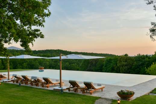 Dadianora -Montepulciano can be seen from the pool