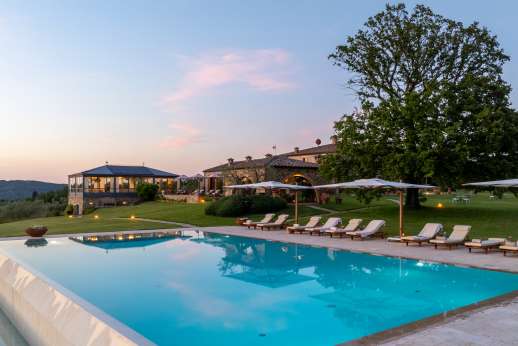 Dadianora - The lemon house furnished with modern settees and flooded with natural light