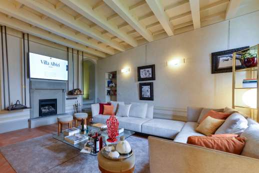 Villa Albizi - First floor cosy living room with TV
