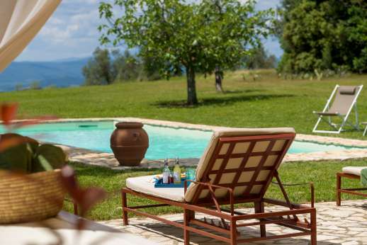 Loliondo - The large outside living area by the pool