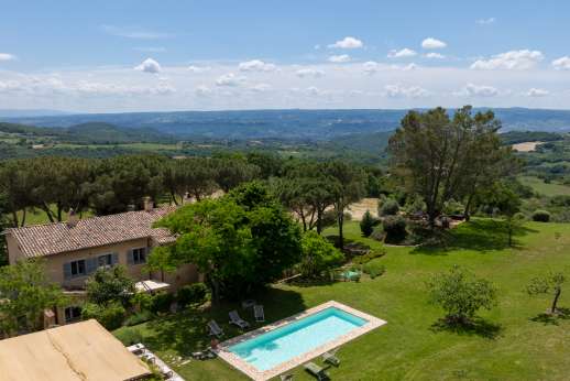Loliondo - Very spacious paved terrace nearby shaded and furnished