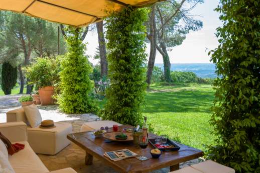 Loliondo - There is a special light that baths the farmhouse and the surrounding hills, with a deep sense of peace surrounding the hilltop