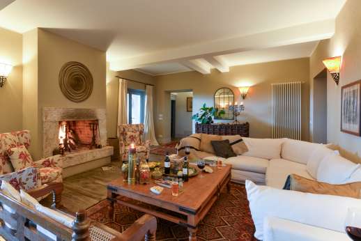 Loliondo - The two entrance doors, one through the outdoor furnished patio, lead into the main spacious living area